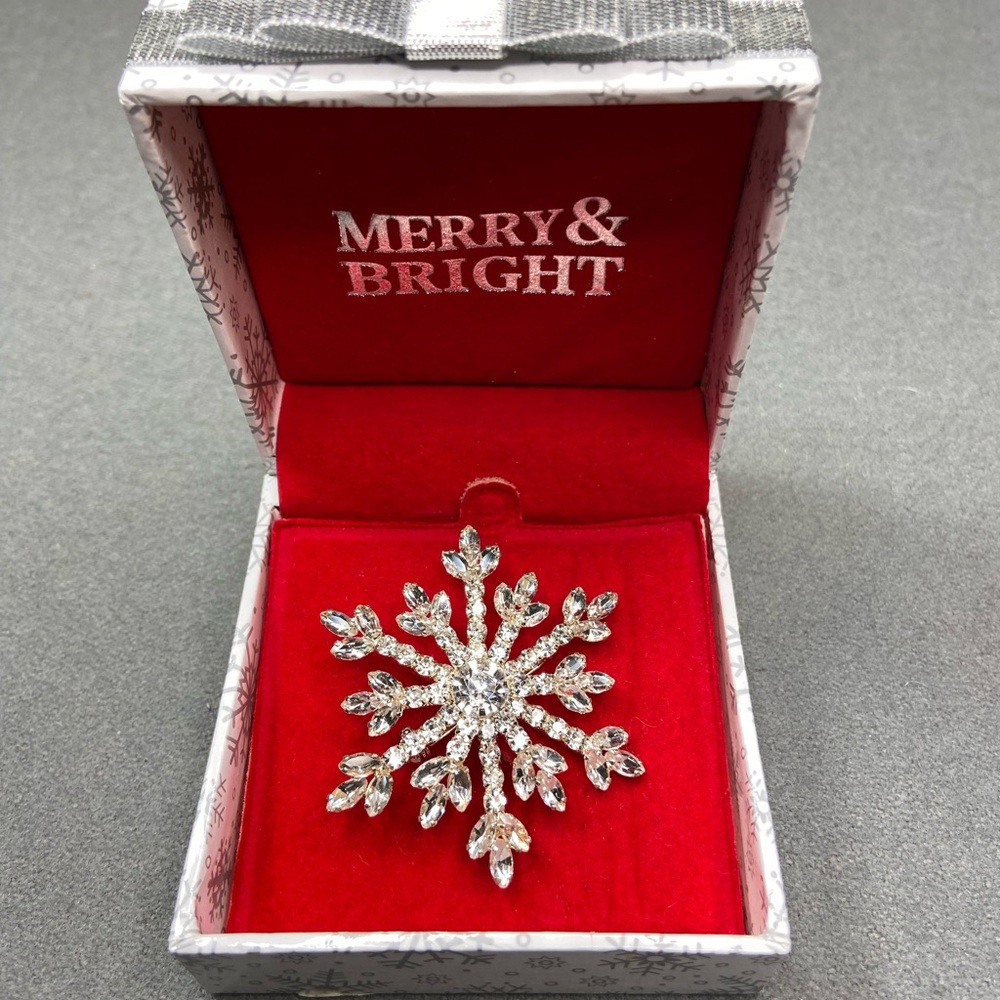 Rhinestone‎ Snowflake Brooch Festive Holiday 2” Gift Box